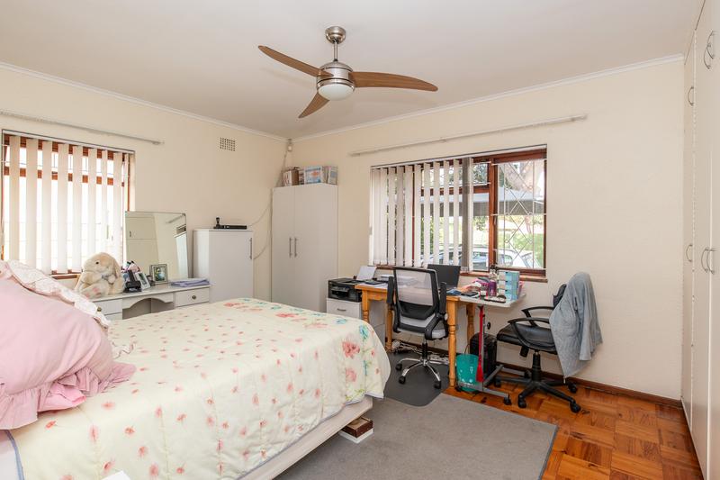 To Let 4 Bedroom Property for Rent in Meadowridge Western Cape